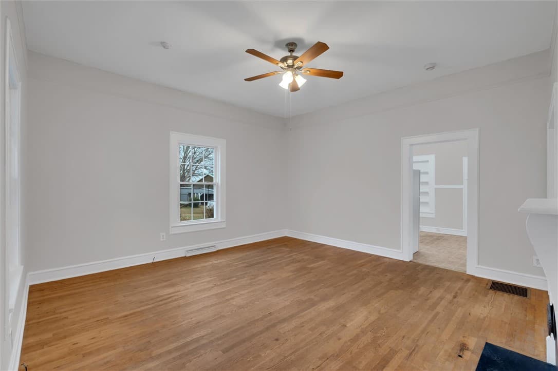 Property image 4 at 102 7th Street, Easley, SC 29640