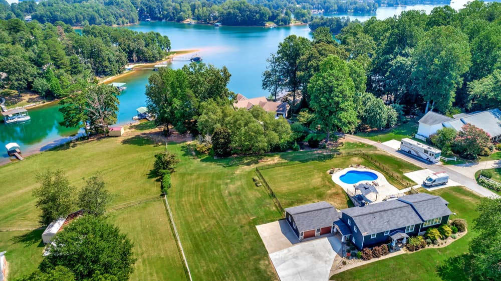 Lakeside Estate, Seneca Community