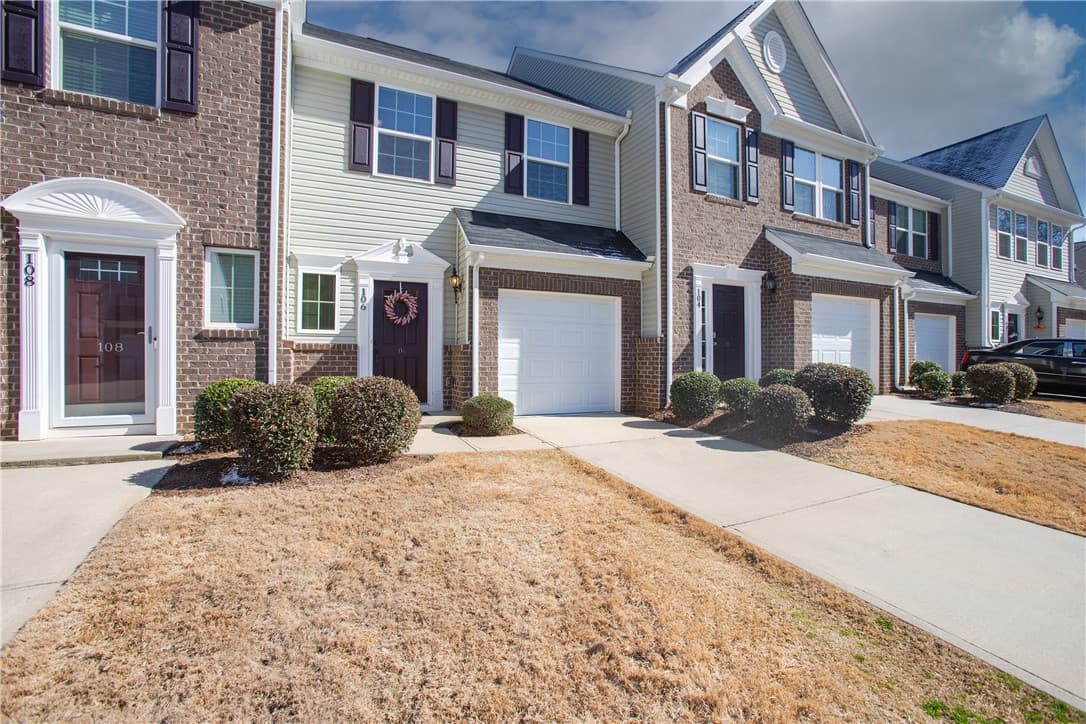 Property image 2 at 106 Emerywood Lane, Greenville, SC 29607
