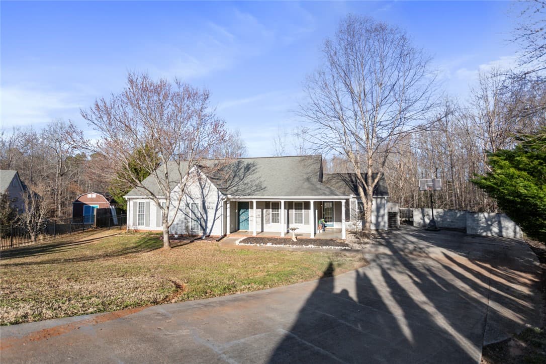 Property image 3 at 640 Revolutionary Drive, West Union, SC 29696