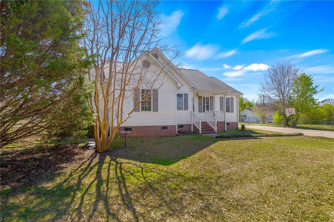 Property image 3 at 423 Martin Road, Starr, SC 29684