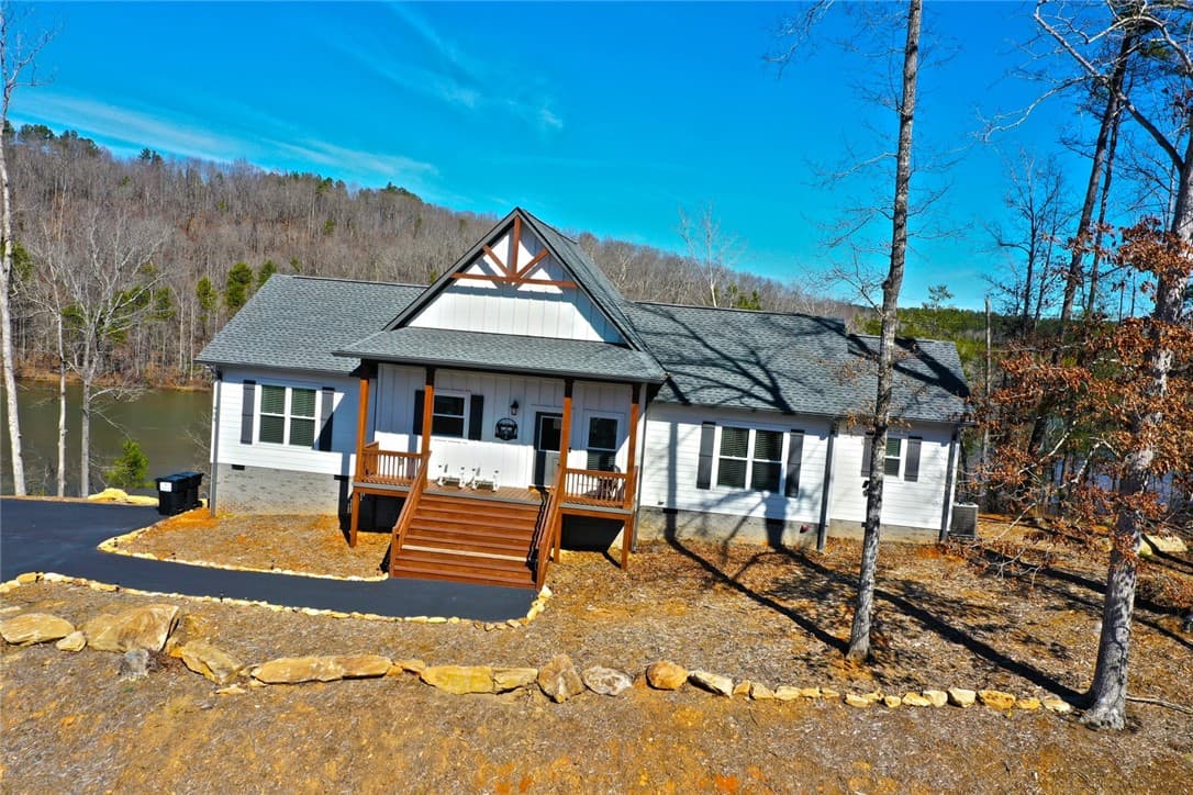 908 Clear Point Trail