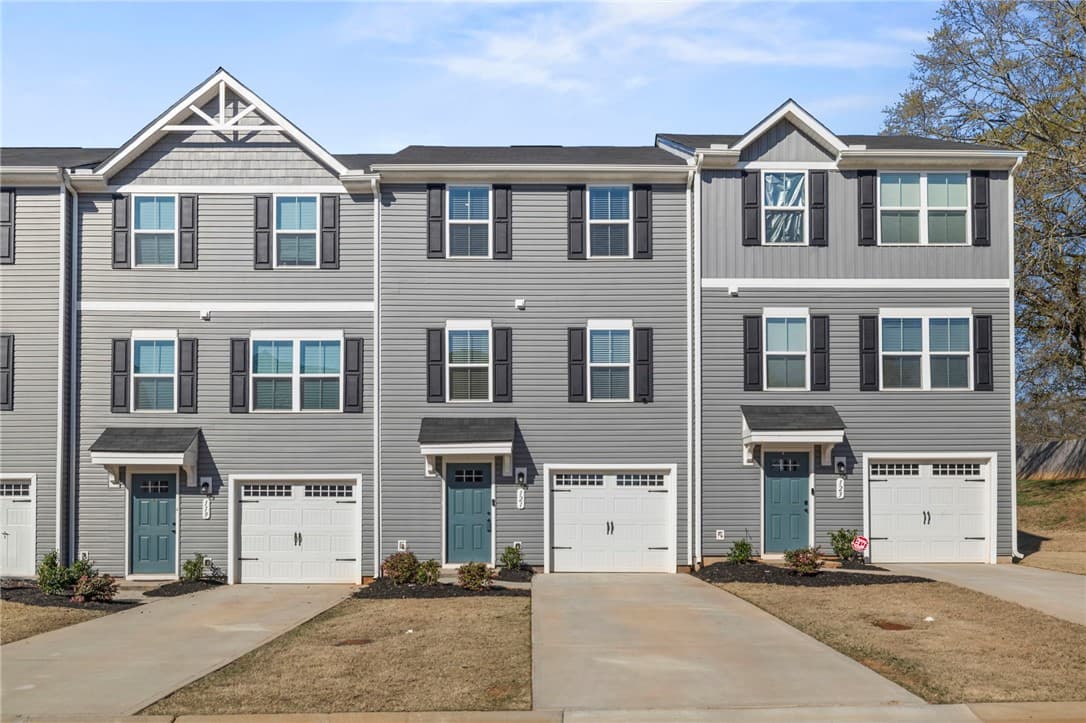 Edgewood, Easley Community