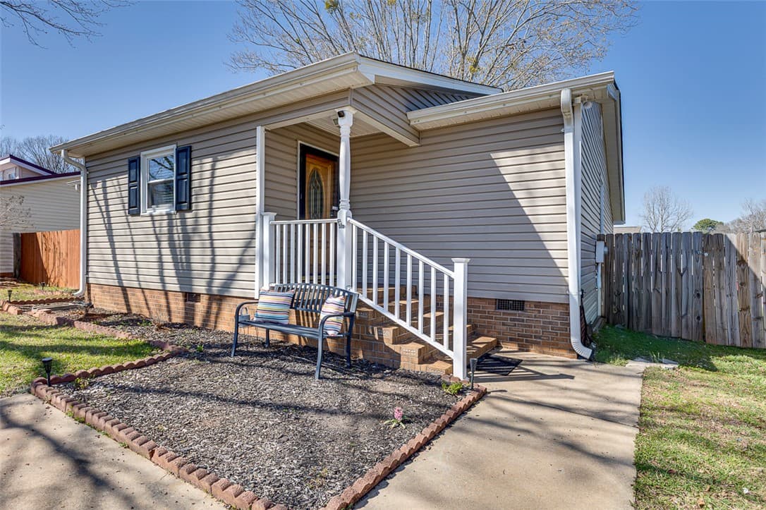 Property image 2 at 106 Terrace Road, Easley, SC 29642