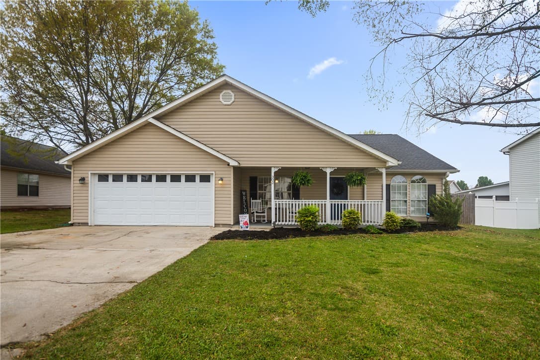Country Gardens, Fountain Inn Community