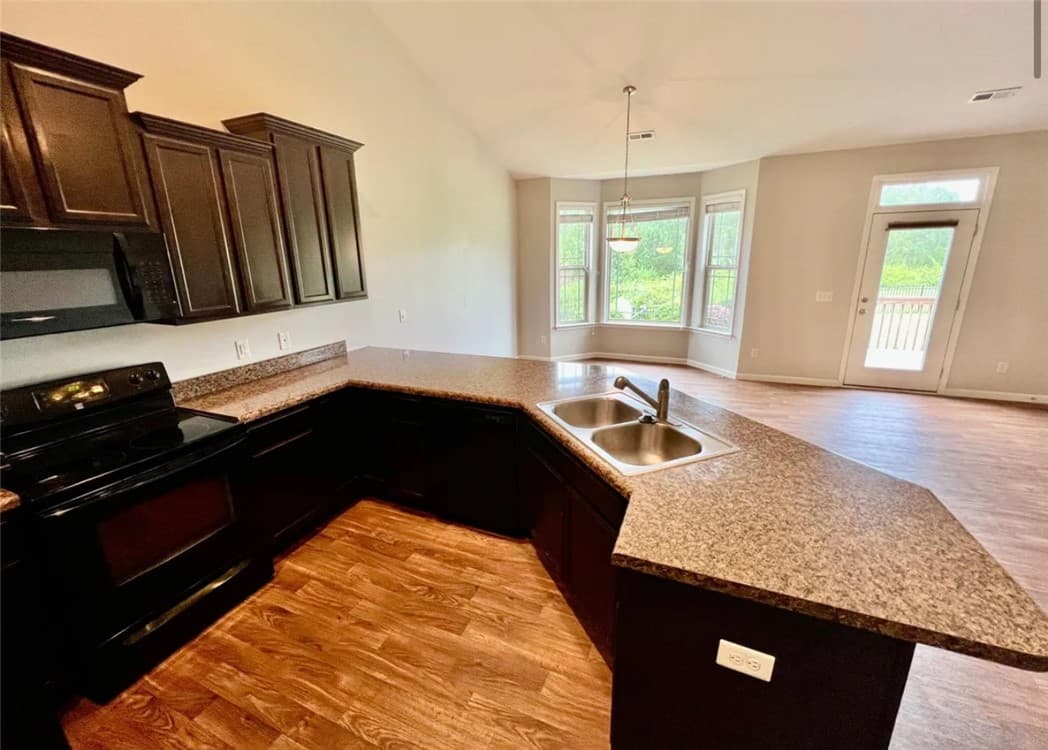 Property image 4 at 325 S Stonegate Drive, Seneca, SC 29678