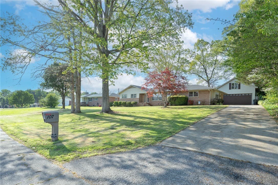 Property image 1 at 107 Lullwater Parkway, Anderson, SC 29626