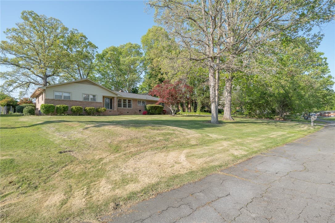 Property image 2 at 107 Lullwater Parkway, Anderson, SC 29626