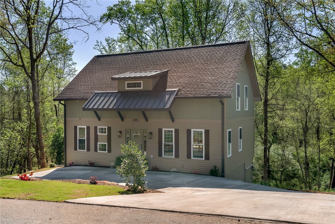 3064 Woodale Circle