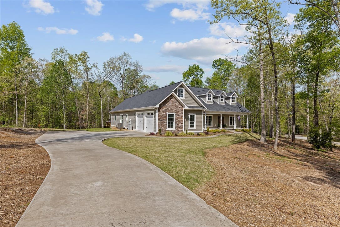 Property image 2 at 544 Paramount Drive, Seneca, SC 29672