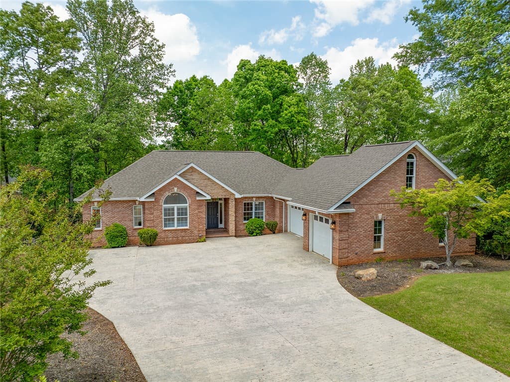 Emerald Pointe, Seneca Community