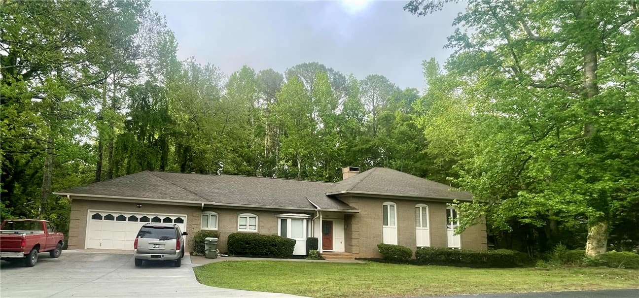 Ashley Estates, Clemson Community