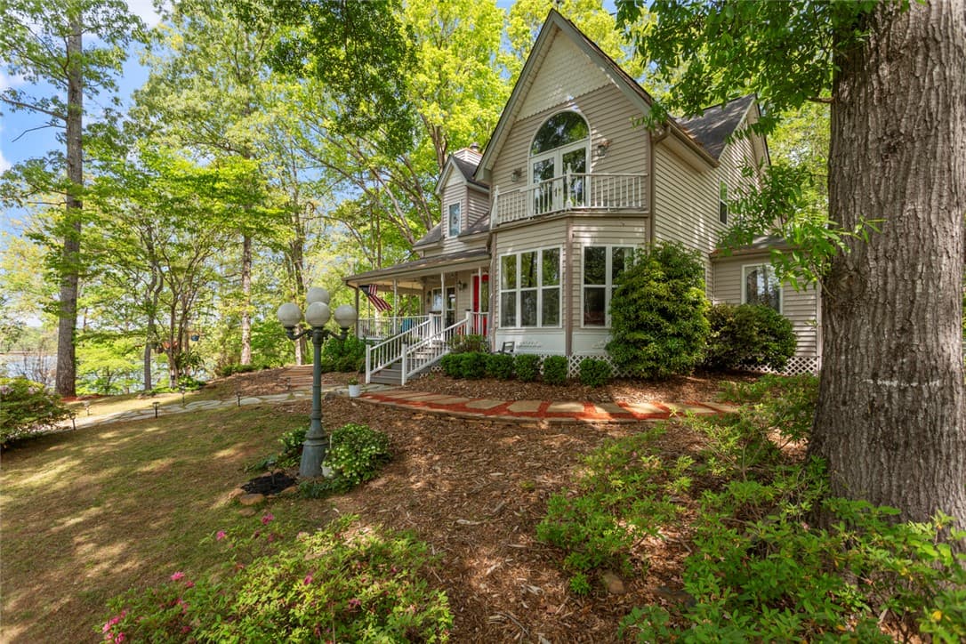 Property image 2 at 301 Lakeside Drive, Seneca, SC 29672