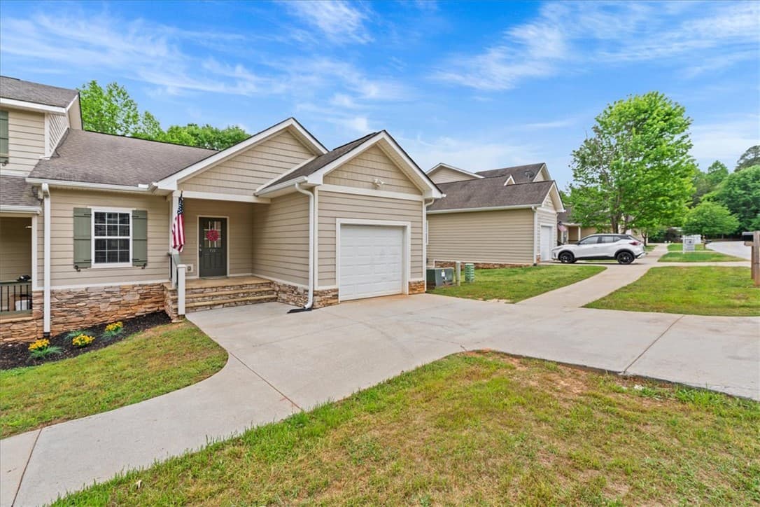 Property image 2 at 511 E Perkins Creek Road, Seneca, SC 29678