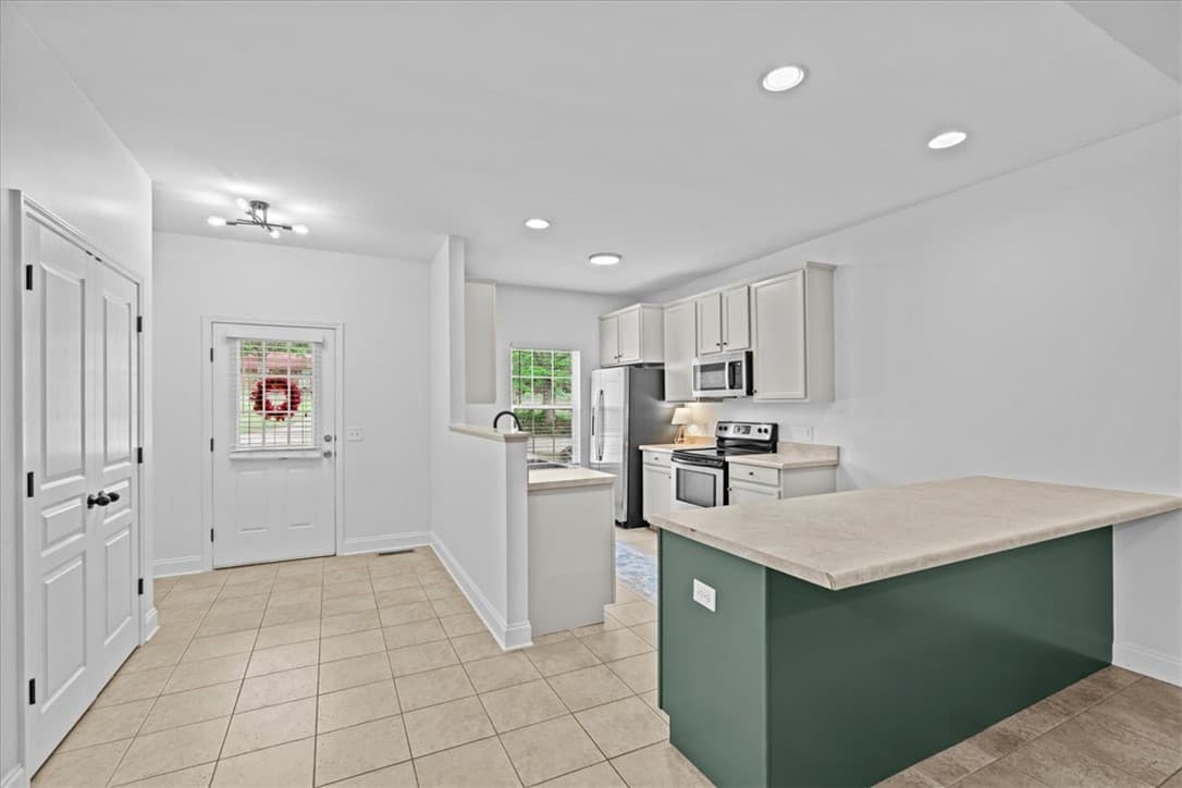 Property image 3 at 511 E Perkins Creek Road, Seneca, SC 29678