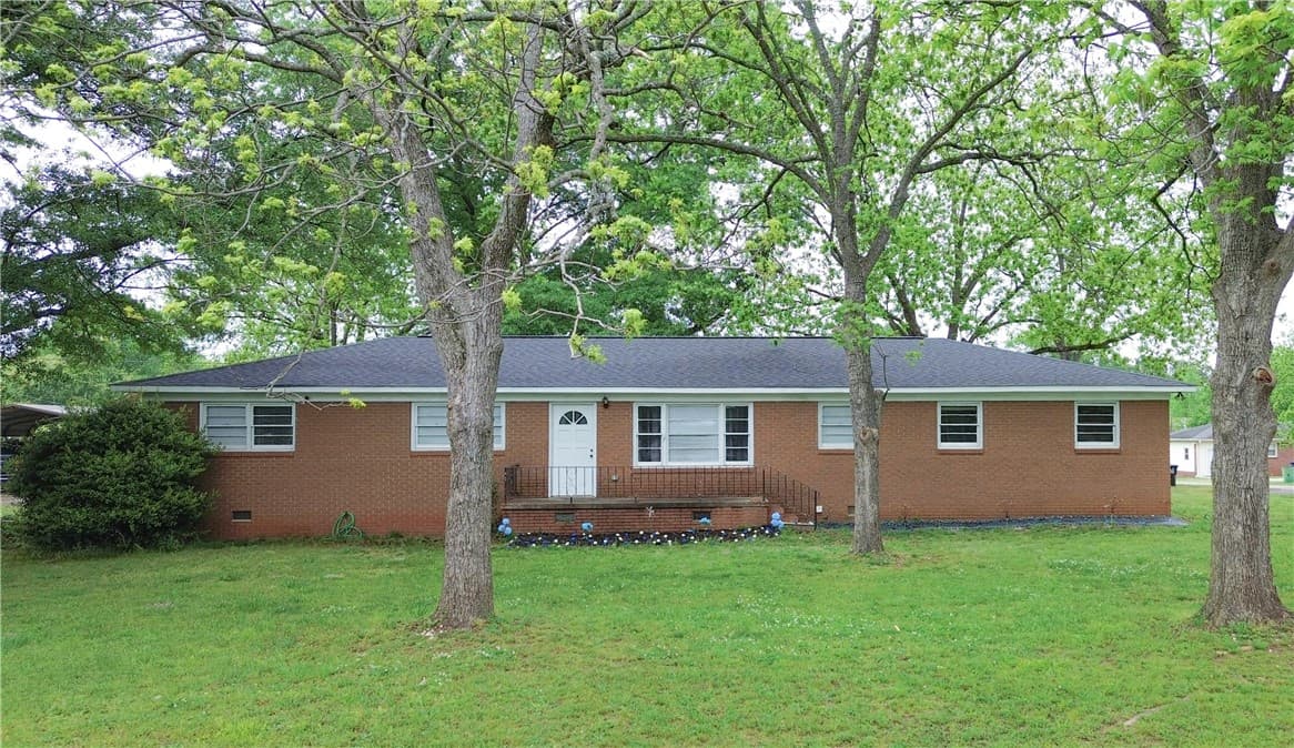 415 Chauga Drive