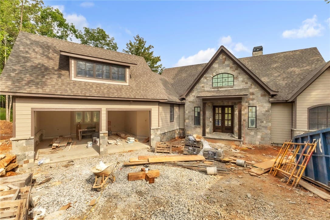 909 Woodlake Way