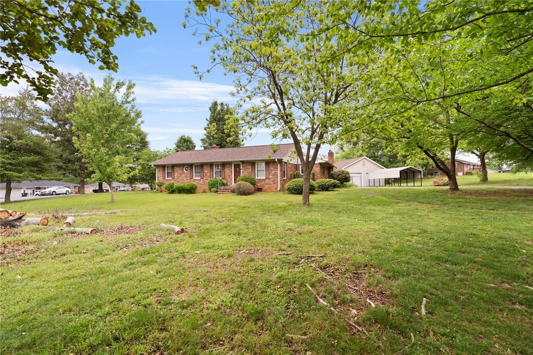 Property image 2 at 209 Brentwood Circle, Anderson, SC 29625