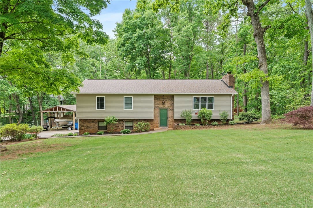 802 White Oak Hill Drive