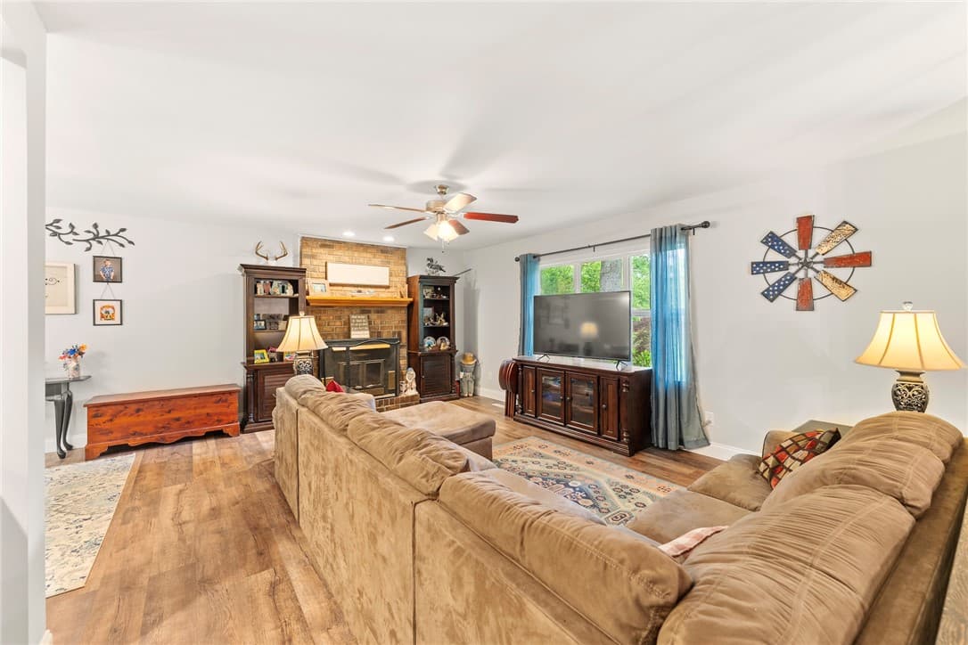 Property image 3 at 802 White Oak Hill Drive, Seneca, SC 29678