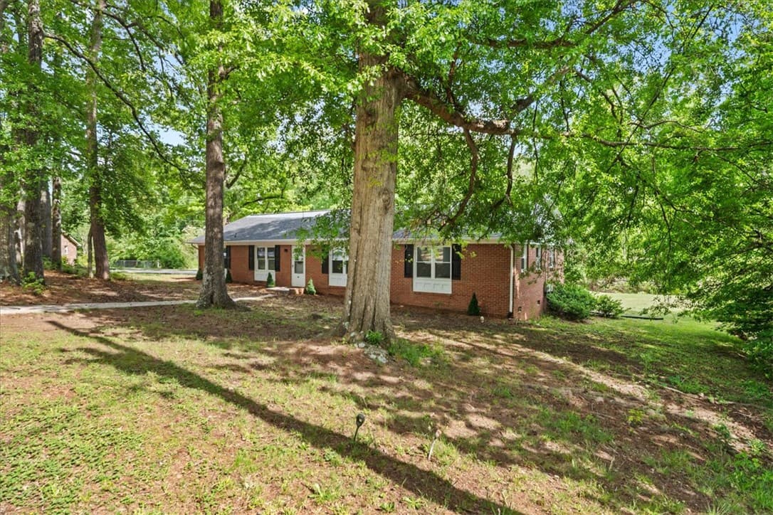 Property image 1 at 40 Amy Lane, Taylors, SC 29687