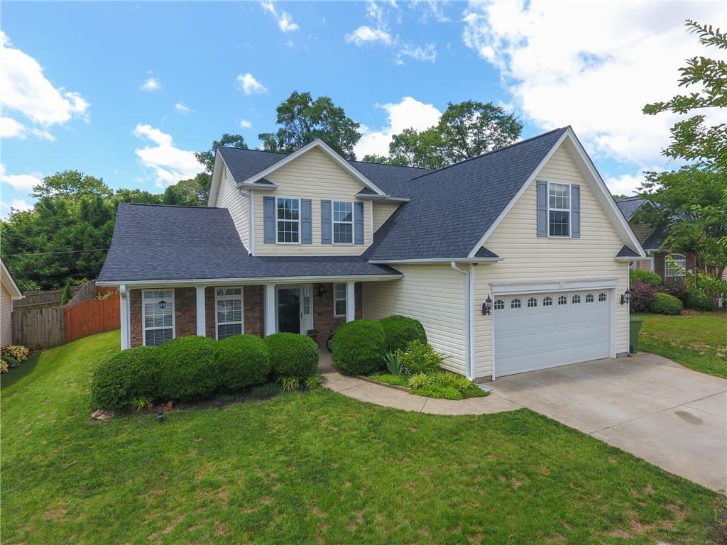 Property image 2 at 204 Silver Run Lane, Greenville, SC 29607