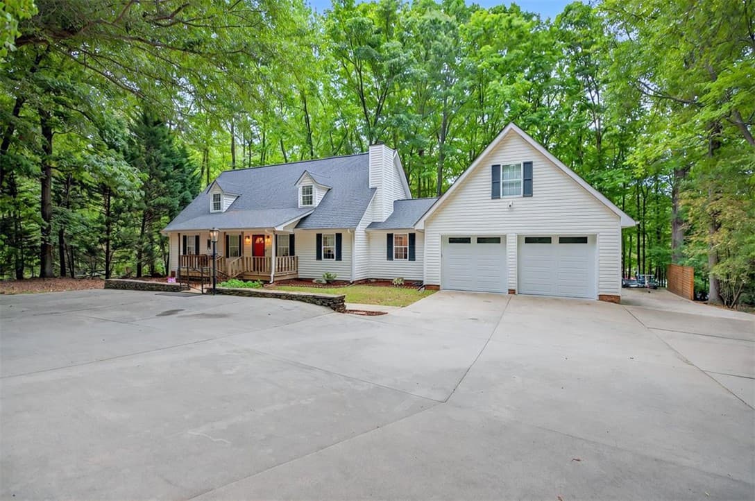 Hunters Trail, Anderson Community