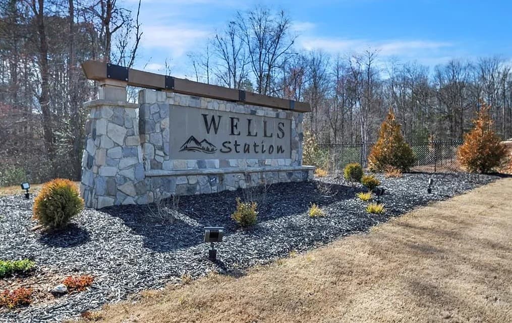Property image 2 at 221 Utica Bend Court, Seneca, SC 29678
