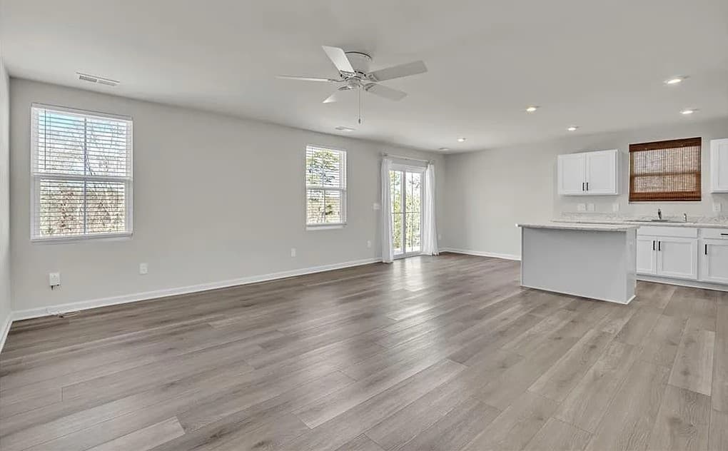 Property image 4 at 221 Utica Bend Court, Seneca, SC 29678