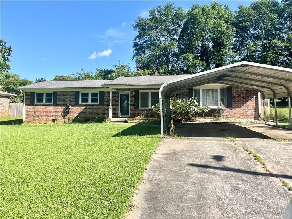 Property image 3 at 424 Sherwood Drive, Seneca, SC 29678