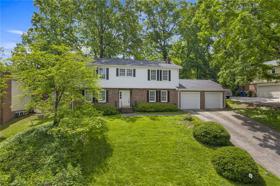 Property image 2 at 10 Woodburn Drive, Taylors, SC 29687