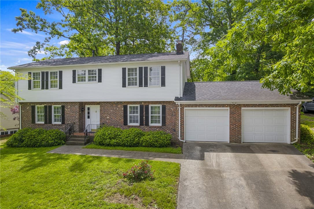 Property image 3 at 10 Woodburn Drive, Taylors, SC 29687