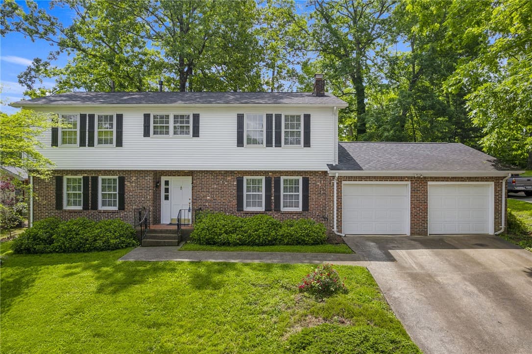 Property image 4 at 10 Woodburn Drive, Taylors, SC 29687