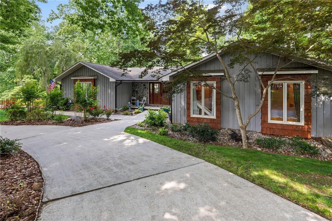 Property image 3 at 101 Westchester Circle, Seneca, SC 29672