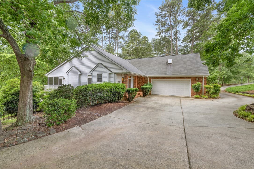 Property image 2 at 1029 Cross Creek Drive, Seneca, SC 29678