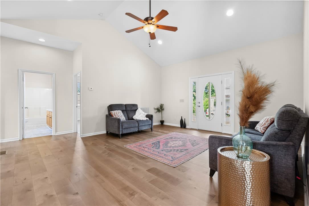 Property image 3 at 1316 E South 6th Street, Seneca, SC 29678